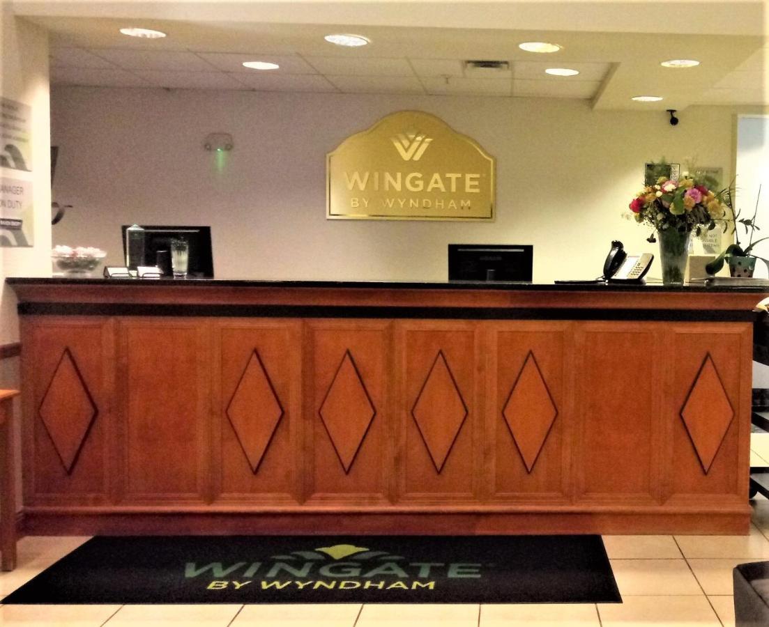 วินเกท บาย วินด์แฮม เบนตันวิลล์แอร์พอร์ต Hotel ภายนอก รูปภาพ
