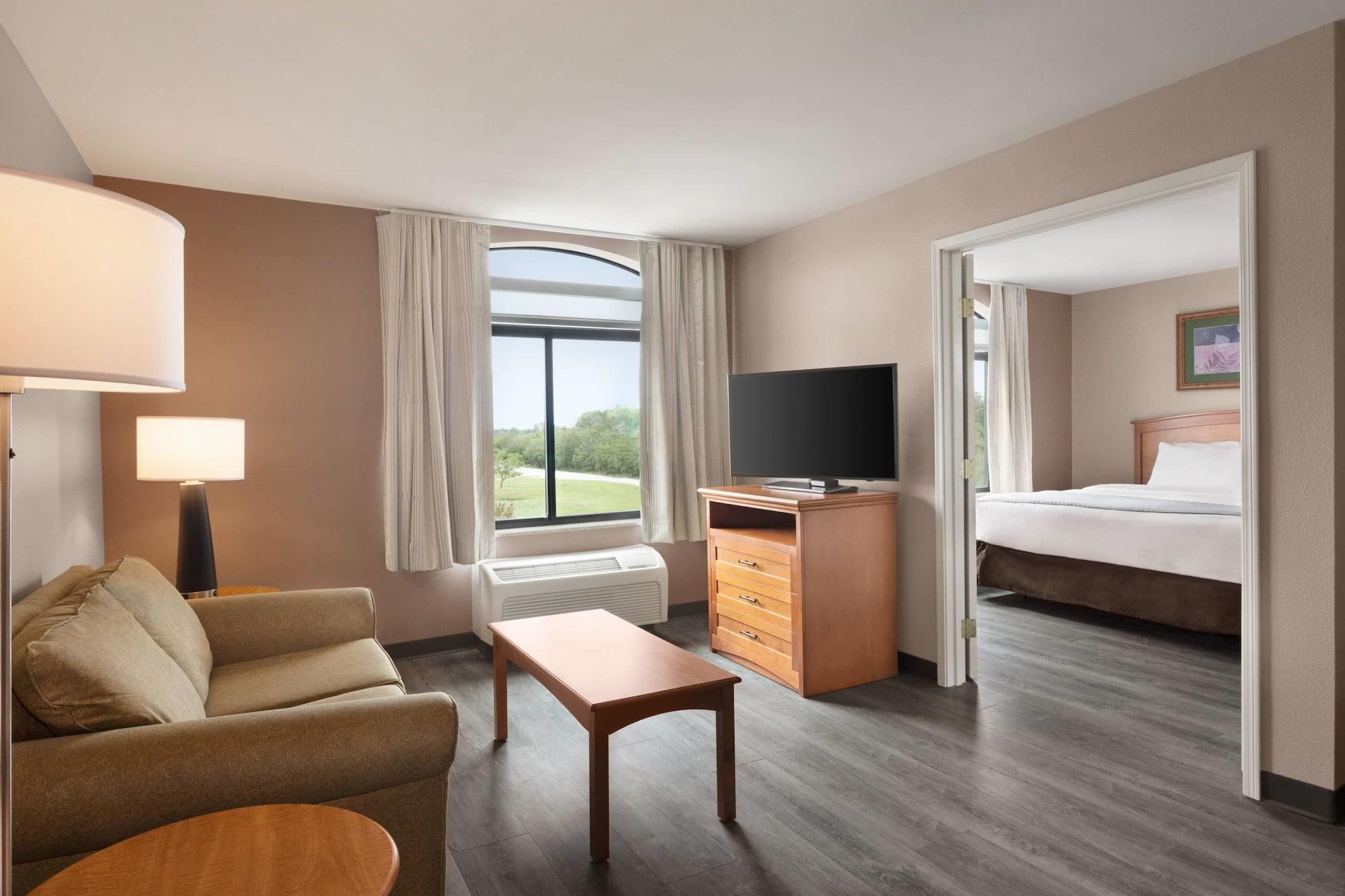 วินเกท บาย วินด์แฮม เบนตันวิลล์แอร์พอร์ต Hotel ภายนอก รูปภาพ