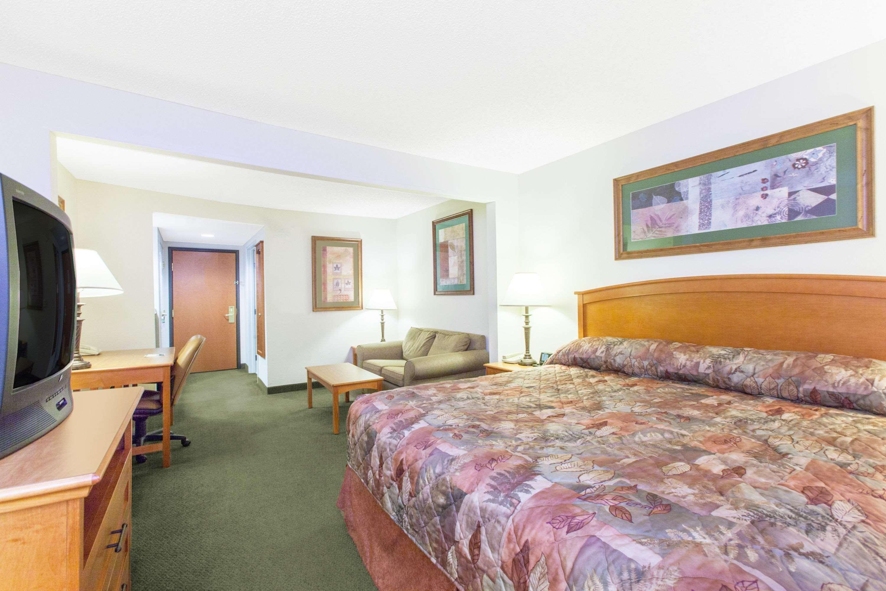 วินเกท บาย วินด์แฮม เบนตันวิลล์แอร์พอร์ต Hotel ภายนอก รูปภาพ