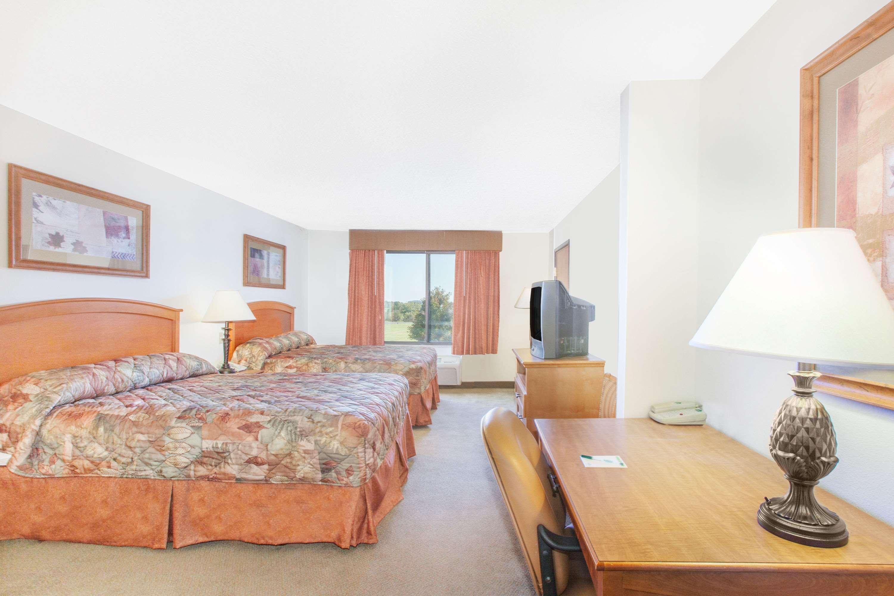 วินเกท บาย วินด์แฮม เบนตันวิลล์แอร์พอร์ต Hotel ภายนอก รูปภาพ