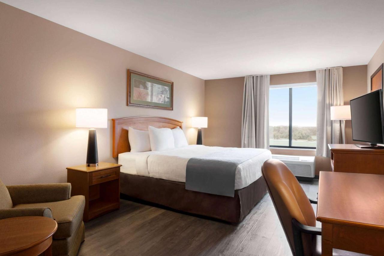 วินเกท บาย วินด์แฮม เบนตันวิลล์แอร์พอร์ต Hotel ภายนอก รูปภาพ